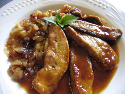Image : Assiette de foie gras aux oignons confits