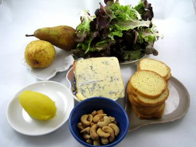 Ingrédients pour la recette : Canapés au bleu de Bavière et aux poires