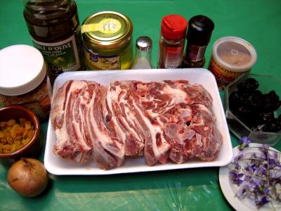 Ingrédients pour la recette : Agneau aux violettes et aux graines de sésame