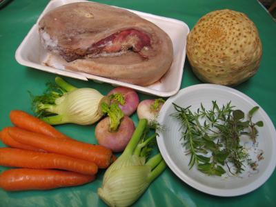 Ingrédients pour la recette : Langue de boeuf en pot au feu