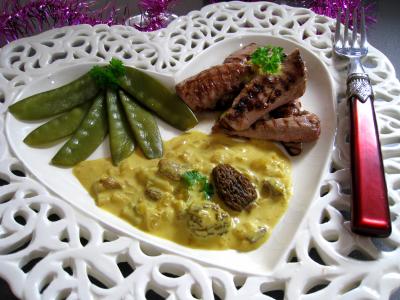 Recette Aiguillettes à l'Amaretto et aux pois gourmands