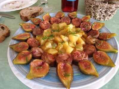 Image : Assiette d'andouillettes aux figues