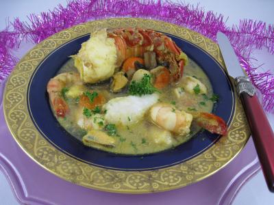 lotte : Assiette de crustacés et de lotte