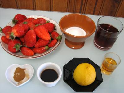 Ingrédients pour la recette : Fraises au vin rosé