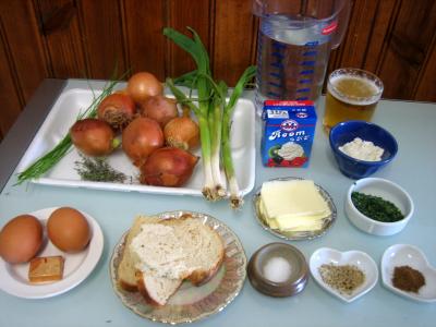 Ingrédients pour la recette : Soupe à l'oignon et aillette à la crème