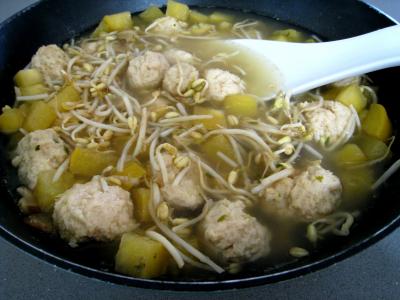 Potage chinois aux boulettes de poulet - 10.4