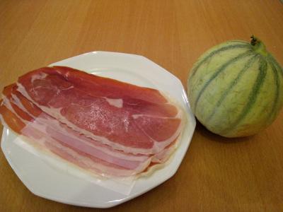Ingrédients pour la recette : Amuse-bouche de melon et jambon