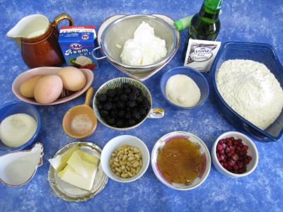 Ingrédients pour la recette : Crêpes au fromage blanc et aux mûres