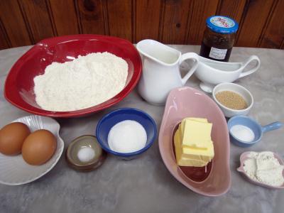 Ingrédients pour la recette : Beignets fourrés à la confiture