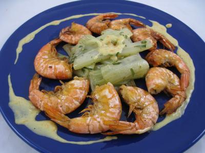 Photo : Assiette de crevettes à l'anis accompagné d'une sauce à l'orange