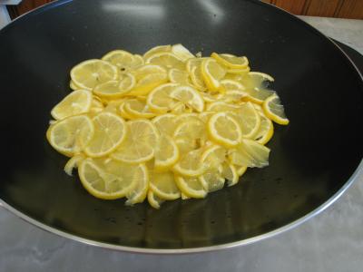 Disposer les fruits dans une bassine