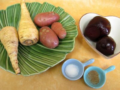 Ingrédients pour la recette : Chips pommes de terre, panais et betteraves rouges