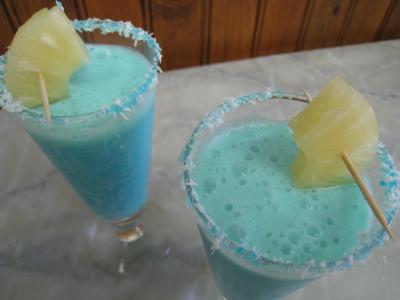 curaçao : Verres de cocktail crème de coco au curaçao