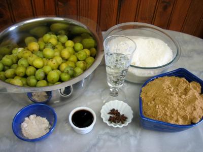 Ingrédients pour la recette : Confiture de mirabelles au Martini