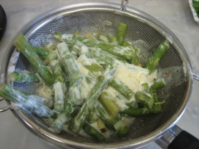 Crème d'asperges aux gésiers confits et magret à la landaise - 9.2