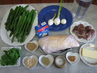 Ingrédients pour la recette : Crème d'asperges aux gésiers confits et magret à la landaise