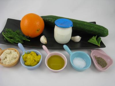 Ingrédients pour la recette : Tzatziki ou Concombre au yaourt à la grecque (Tzaziki)