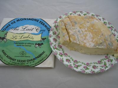 Image : Tome de montagne fermière - Une moitié de tomme de montagne fermière