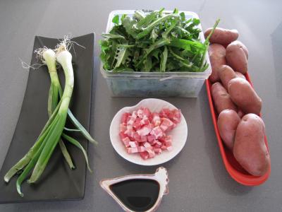 Ingrédients pour la recette : Salade de pissenlits au lard à l'ardennaise