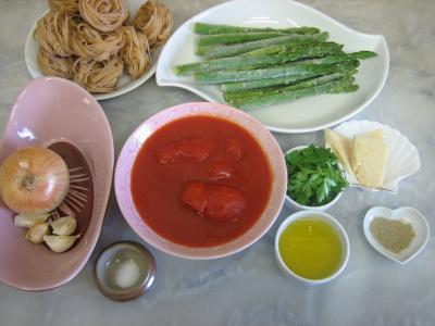 Ingrédients pour la recette : Tagliatelles aux asperges