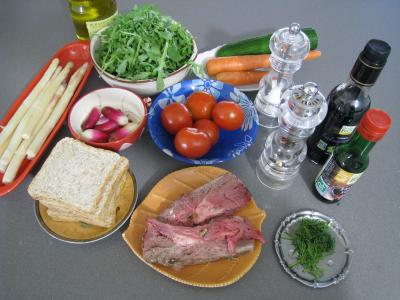 Ingrédients pour la recette : Salade d'asperges et crudités