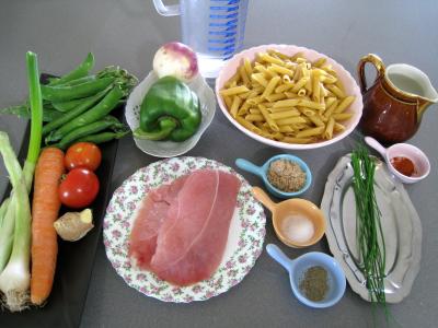 Ingrédients pour la recette : Pâtes complètes aux carottes et légumes pour diabétiques