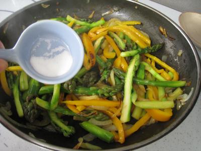 Sauté d'asperges aux oignons et poivron - 7.2