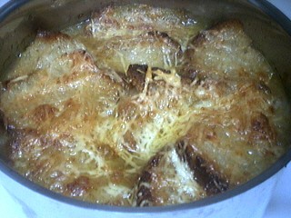 soupe à l'oignon gratinée