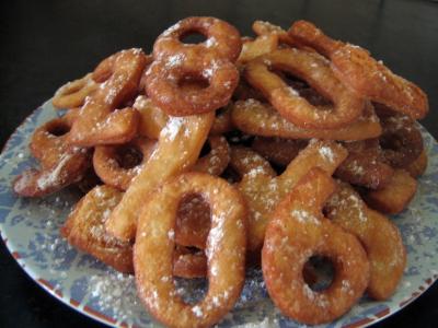 carnaval : Assiette de biscuits chiffrés de mardi gras