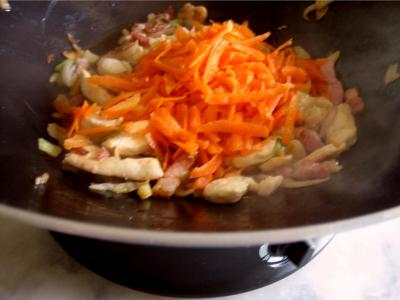Blancs de poulet aux fanes de carottes - 7.3