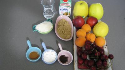 Ingrédients pour la recette : Blanquette aux pommes et aux fruits