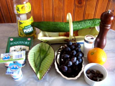 Ingrédients pour la recette : Bouchées au concombre et au roquefort