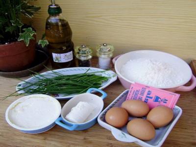 Ingrédients pour la recette : Beignets au chèvre frais et ciboulette