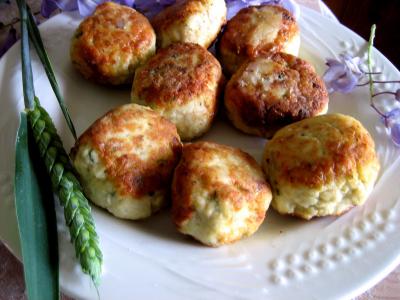 fromage blanc : Assiette de boulettes de volaille, sauce au fromage blanc