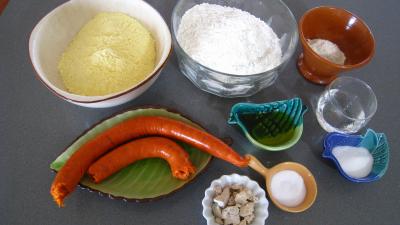 Ingrédients pour la recette : Pain au chorizo à la portugaise (pao de milho) 