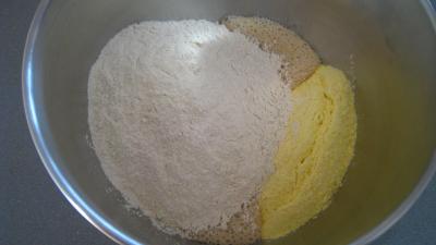 Pain au chorizo à la portugaise (pao de milho) - 2.4
