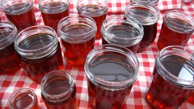Cuisson à la cocotte : Pots de gelée de mirabelles