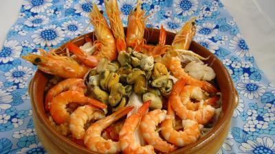Ail : Plat de riz, crevettes, moules et raie