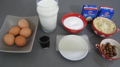 Ingrédients pour la recette : Bavarois aux noisettes façon allemande