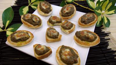 Recette Plat de bouses de vache printanières sur canapés pour hallowen