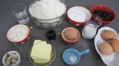 Ingrédients pour la recette : Brioche rose de Marie