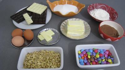 Ingrédients pour la recette : Brownies moisis aux asticots