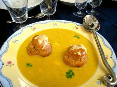 Ail : Assiette de velouté de citrouille au chèvre