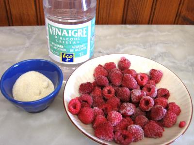 Ingrédients pour la recette : Vinaigre de framboises
