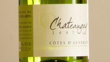 Photo : Bouteille de Châteaugay, vin d'Auvergne