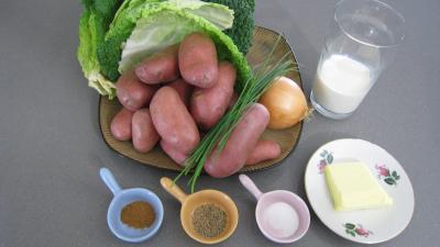 Ingrédients pour la recette : La purée au chou ou...Le Callcannon d'Halloween