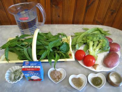 Ingrédients pour la recette : Velouté d'orties aux légumes