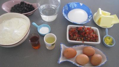Ingrédients pour la recette : Cake aux fruits confits