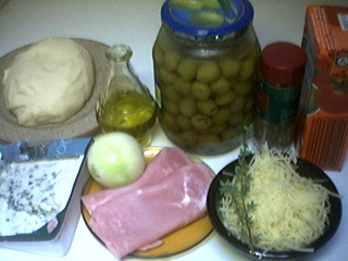 Ingrédients pour la recette : Calzone aux 3 fromages