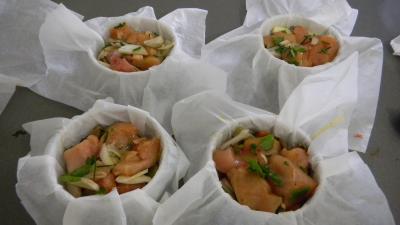 Blancs de poulet en papillotes aux herbes aromatiques et au roquefort - 11.4